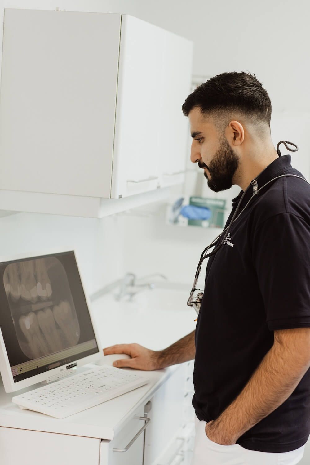 Periodontitis illustration